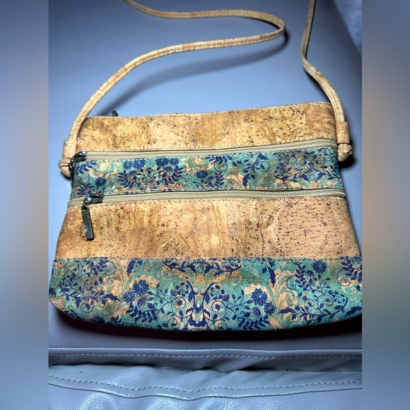 Cork Crossbody from Portugal  - Beautiful Blue Pattern Insert - GUC - Picture 3 of 7